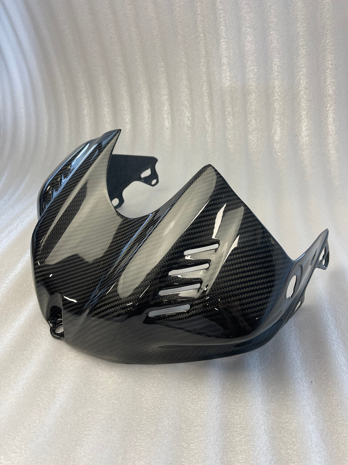 YAMAHA R6 2017+ Carbon Fiber Airbox Tank Cover – view 2