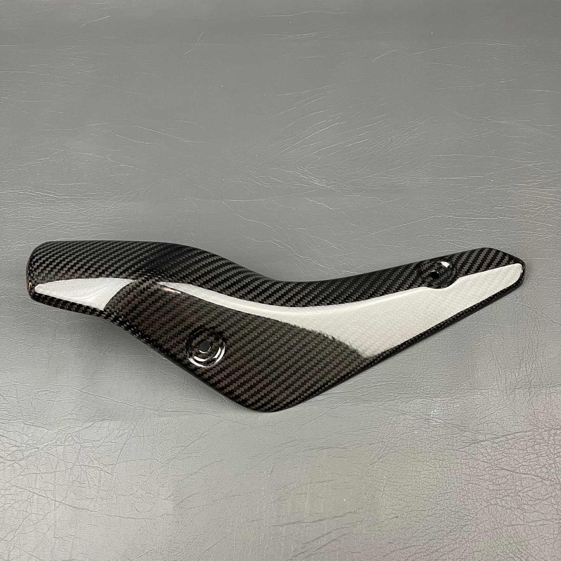 YAMAHA MT-10 Carbon Fiber Rear Exhaust Cover – view 3