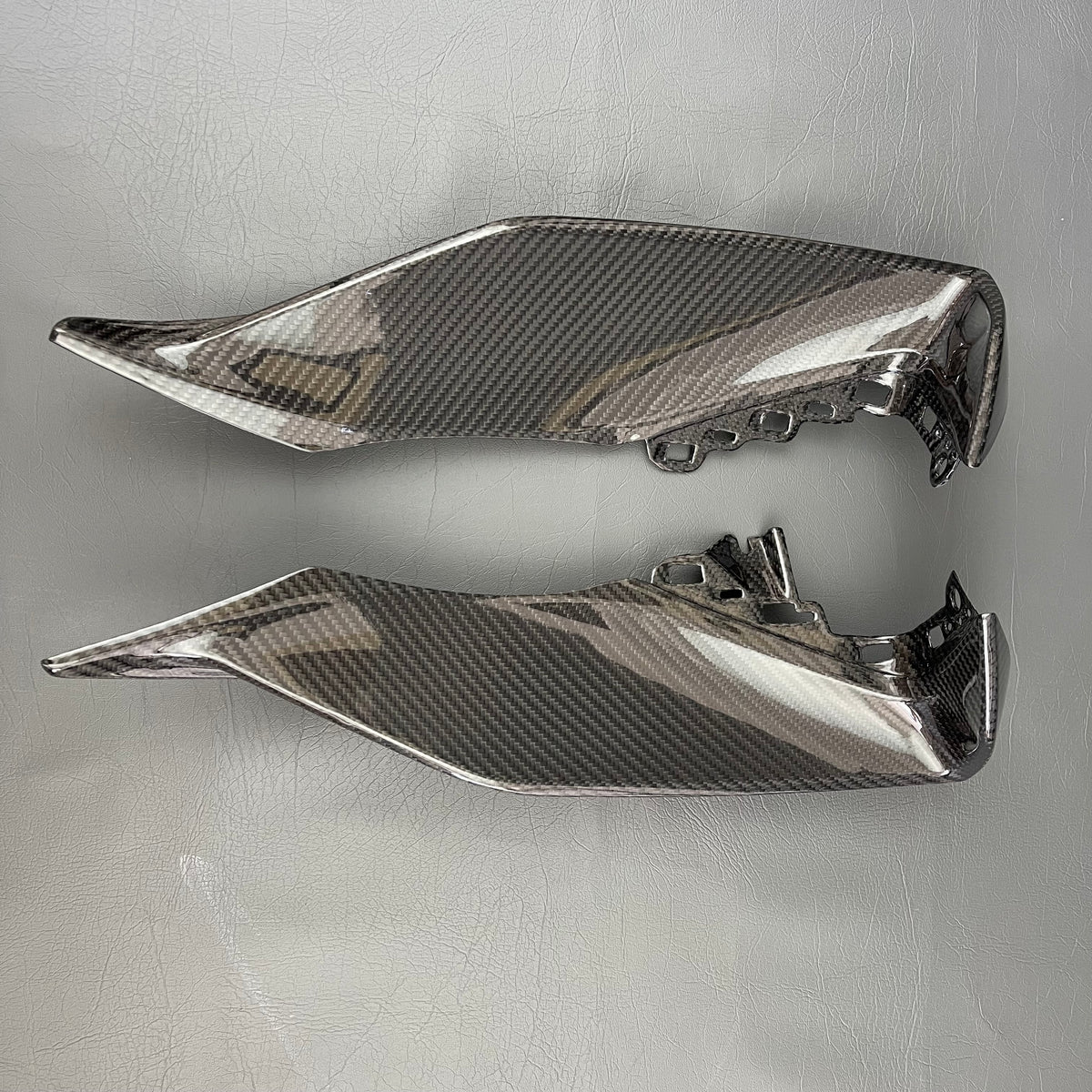 YAMAHA R1 R1M Carbon Fiber Dashboard Side Air Tube Covers – view 3