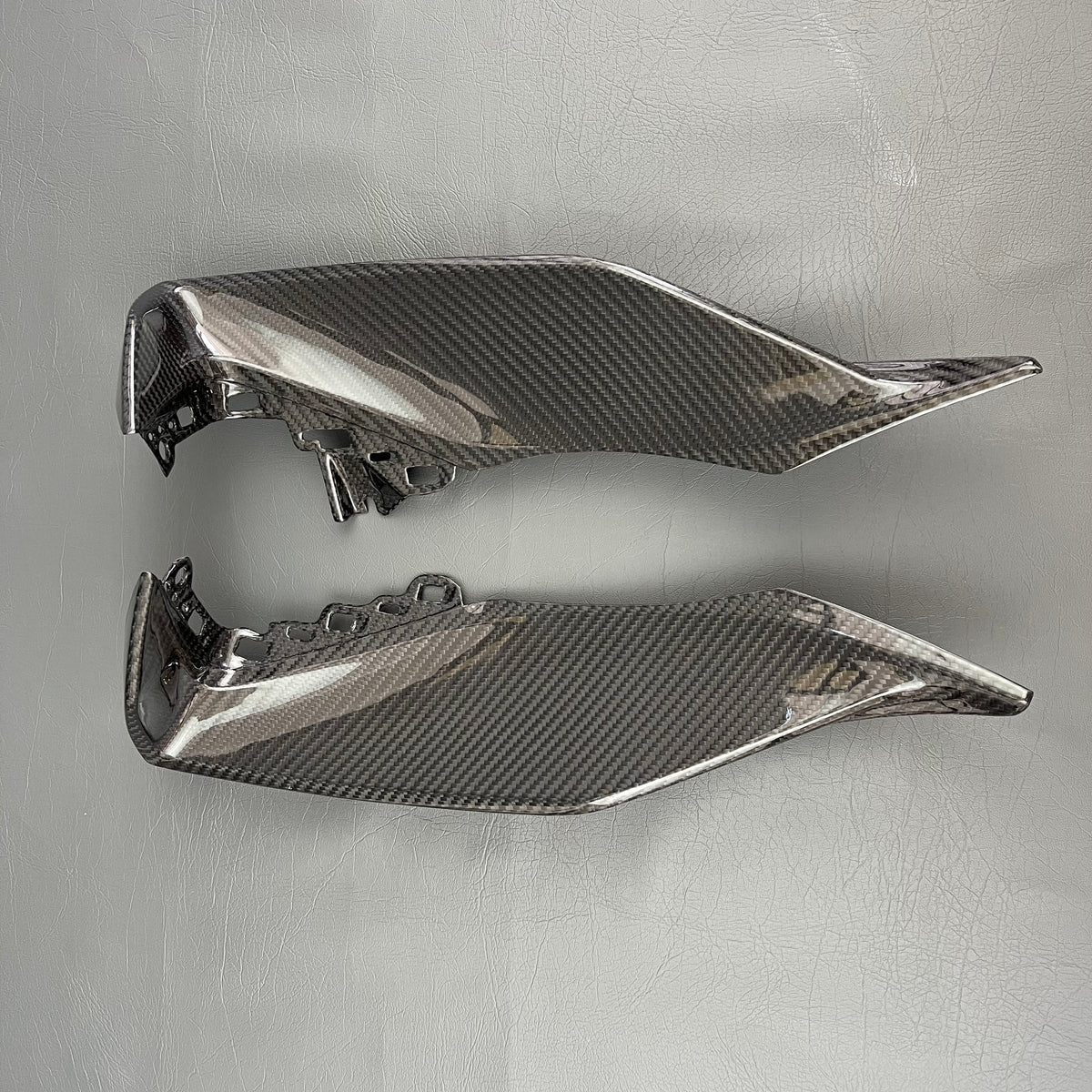 YAMAHA R1 R1M Carbon Fiber Dashboard Side Air Tube Covers – view 4
