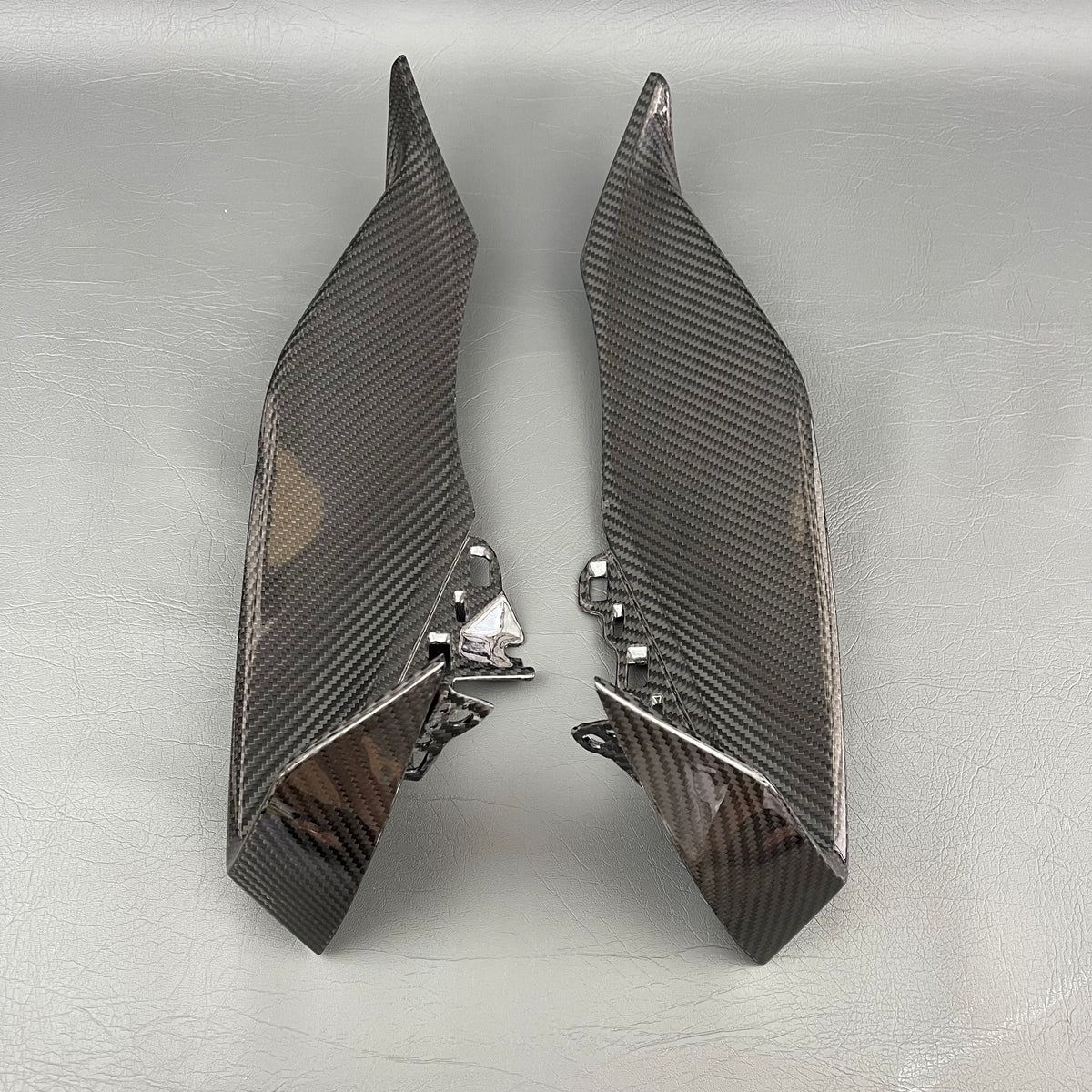 YAMAHA R1 R1M Carbon Fiber Dashboard Side Air Tube Covers – view 2
