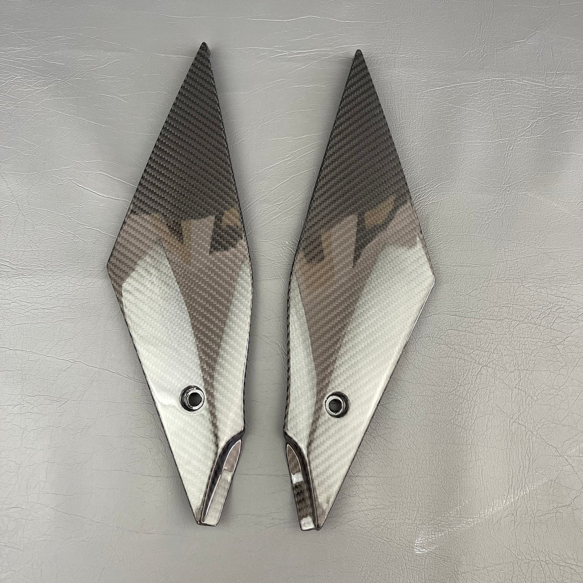 YAMAHA R1 R1M Carbon Fiber Tank Side Panels – view 3