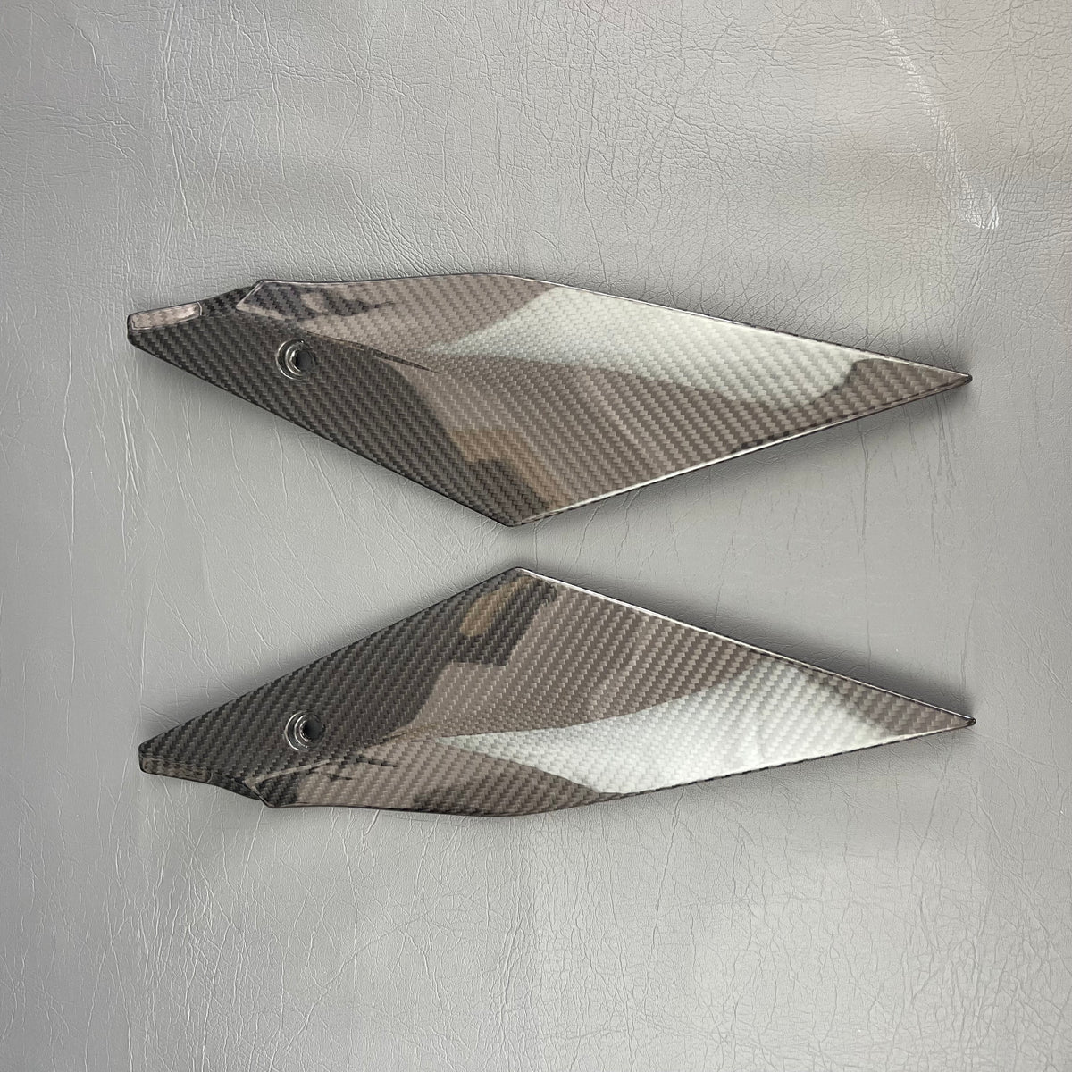 YAMAHA R1 R1M Carbon Fiber Tank Side Panels – view 2