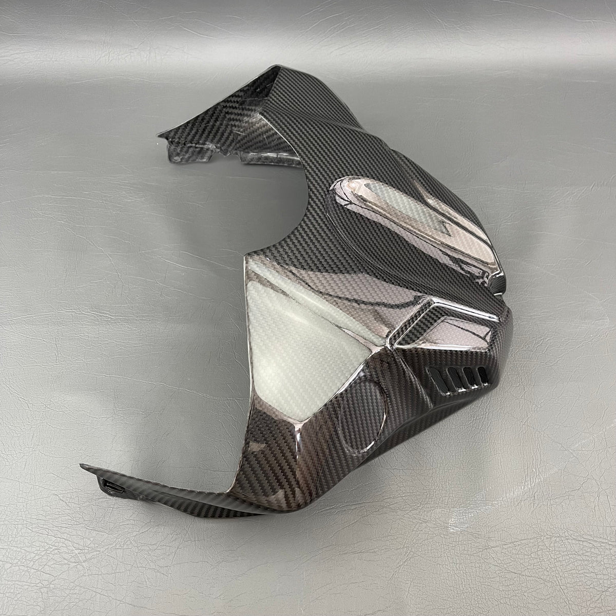 YAMAHA R1 R1M Carbon Fiber Airbox Tank Cover – view 2