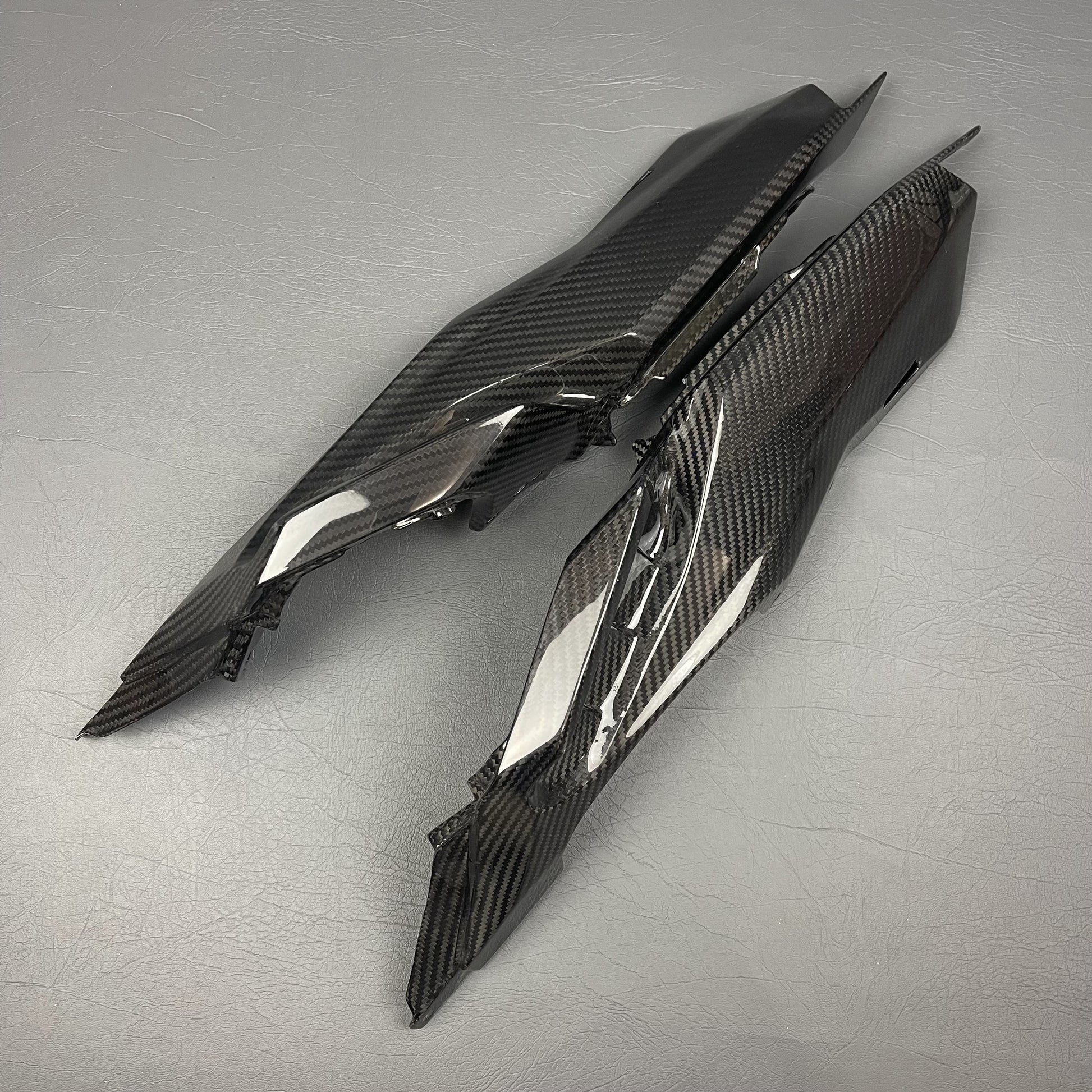 YAMAHA MT07 / FZ07 Carbon Fiber Rear Side Fairings (Enclosed Version)
