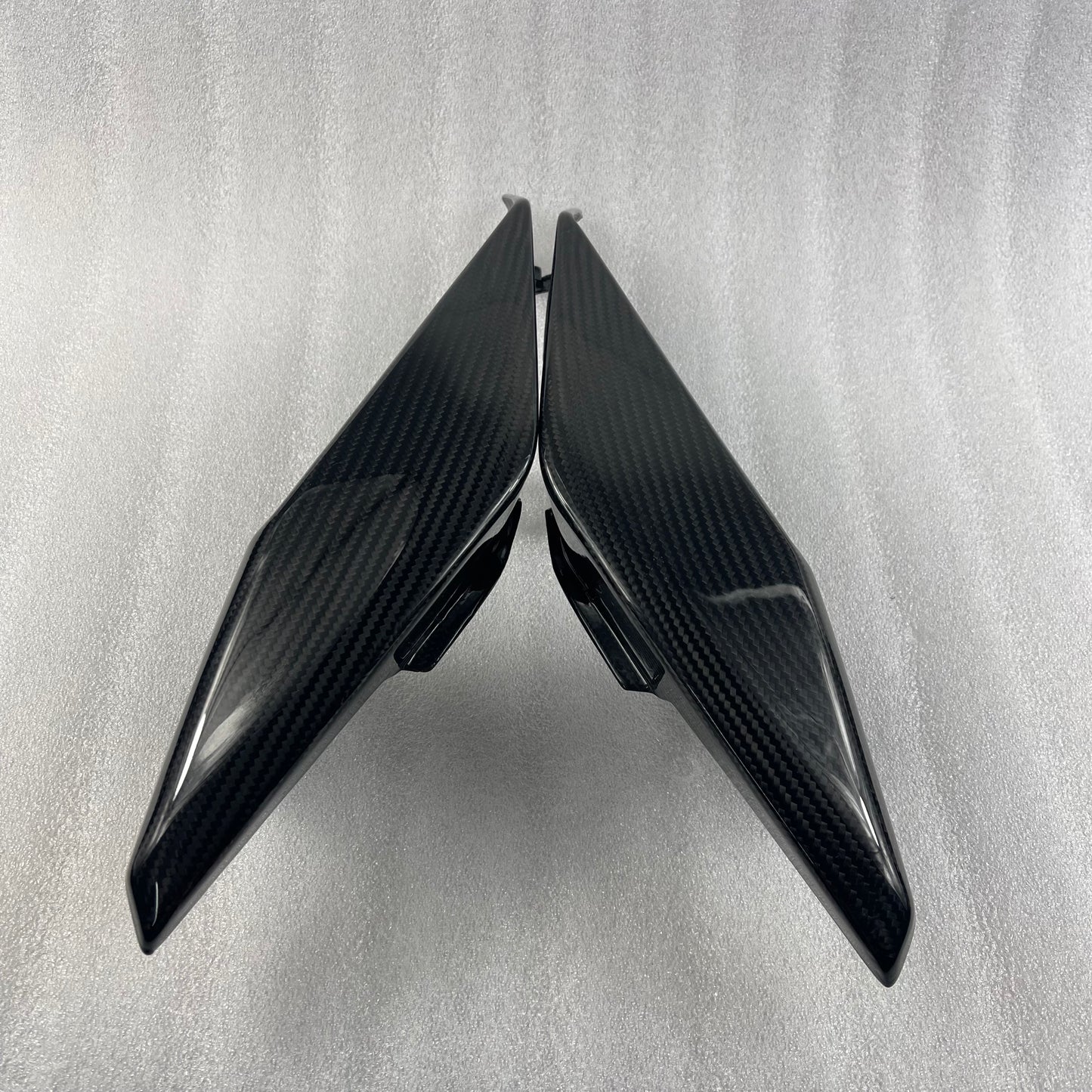 YAMAHA MT-09/FZ-09 Carbon Fiber Rear Side Fairings – view 2